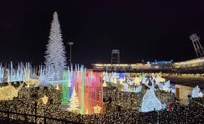 15 Top Holiday Light Displays Around the U.S. 2024 - biggest cities in the usa for christmas light intstal