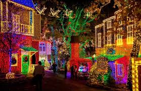 14 US Cities Where the Magic of Christmas Shines Brightest - biggest cities in the usa for christmas light intstal